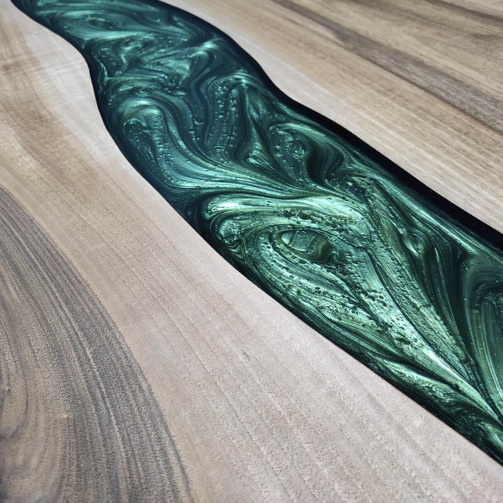 Custom Black Walnut Epoxy Resin Round Coffee Table Green Resin