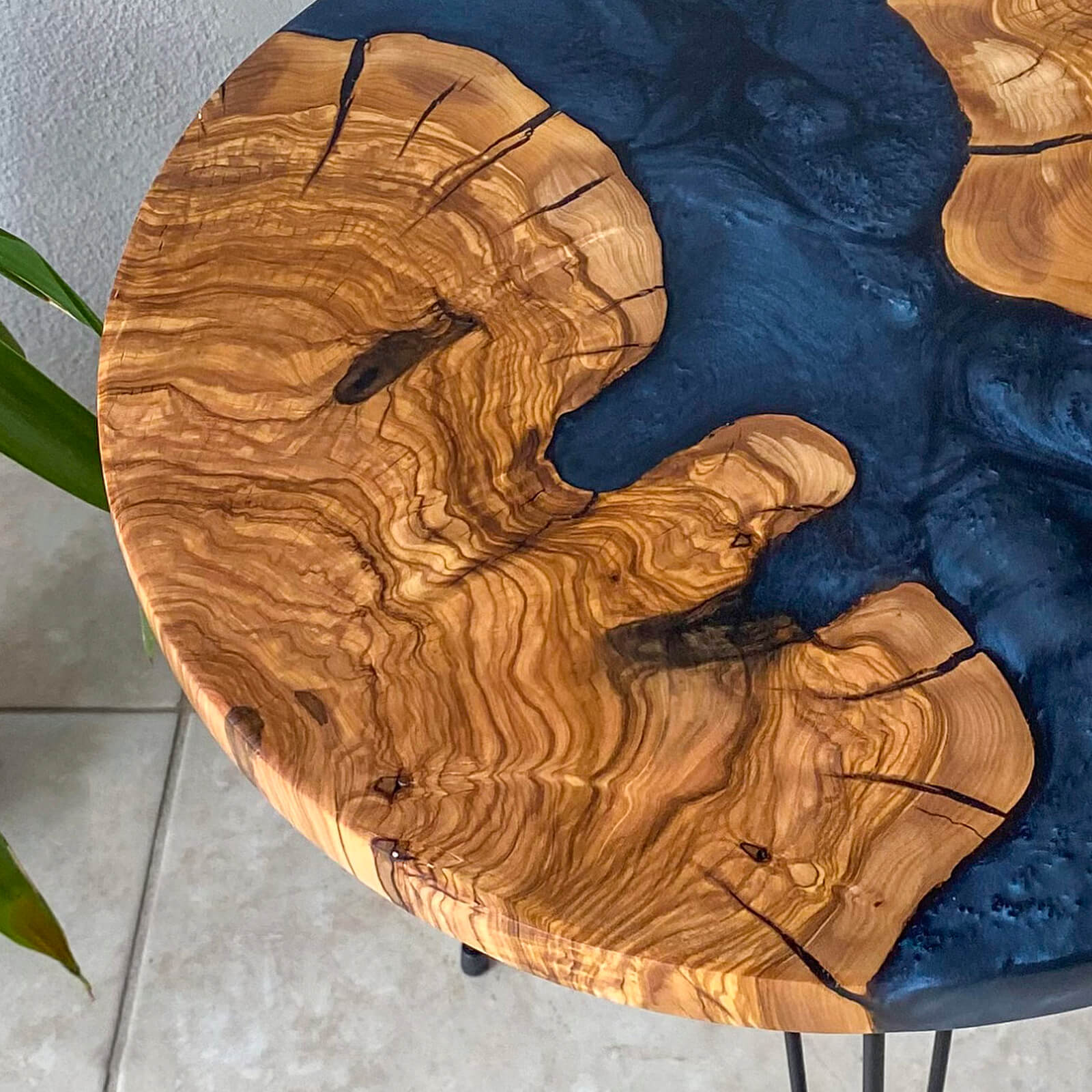 Custom Olive Epoxy Resin Round Coffee Table Blue Resin