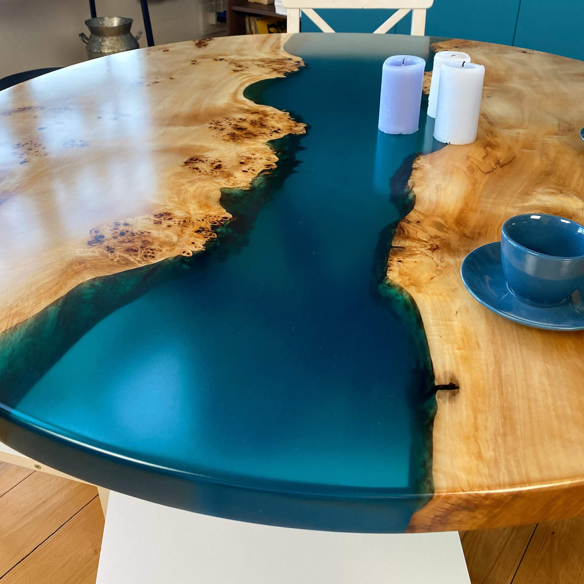 Custom Poplar Epoxy Resin Round Coffee Table Blue Resin