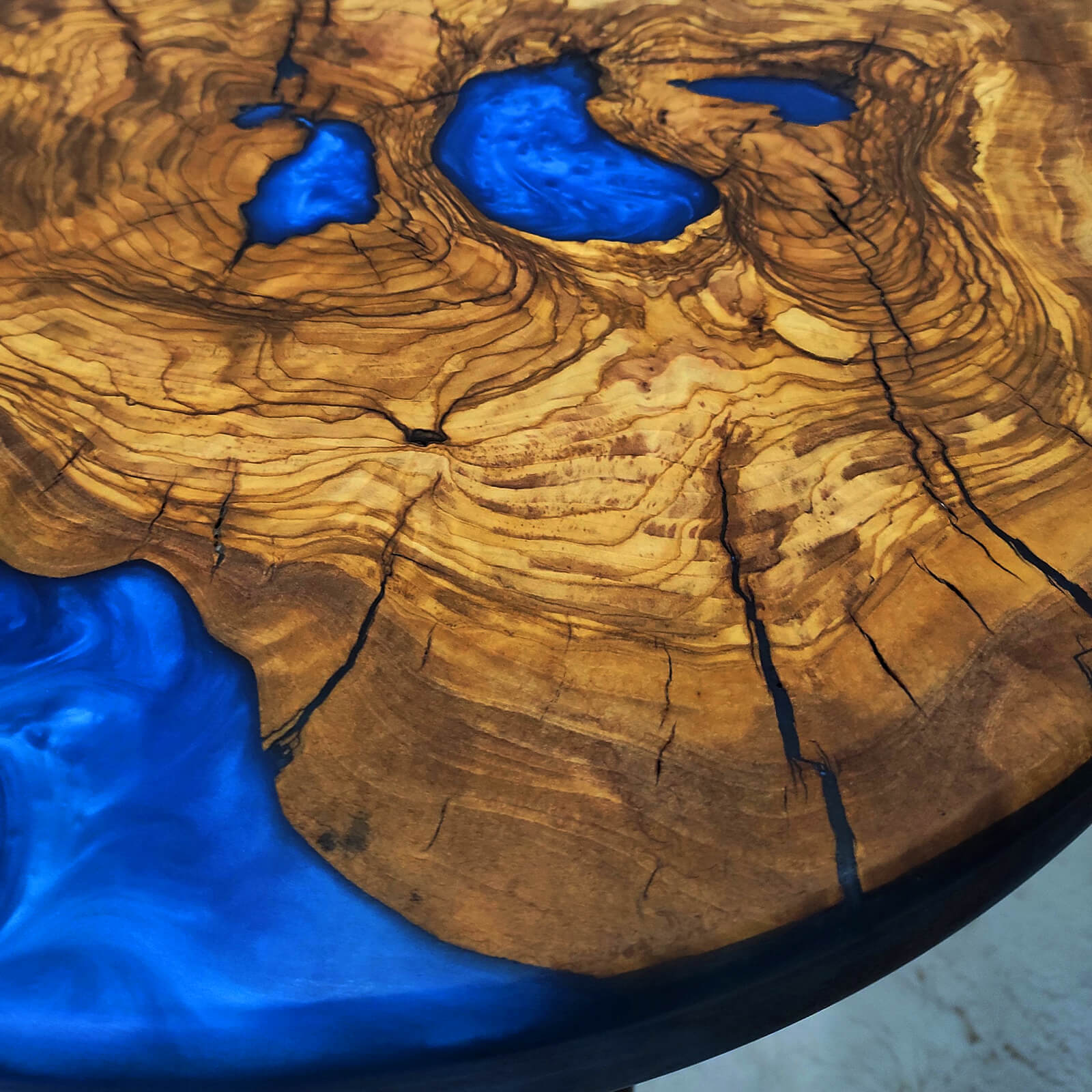 Custom Olive Epoxy Resin Round Coffee Table Blue Resin