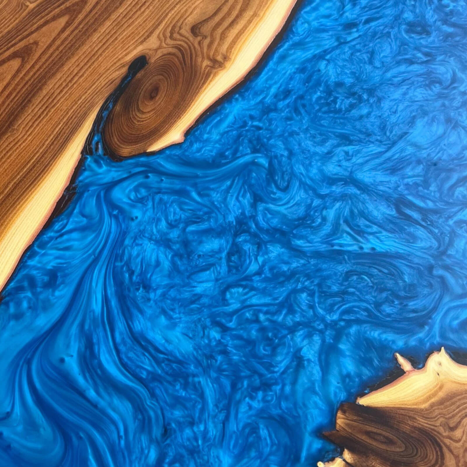 Custom Olive Epoxy Resin Round Coffee Table Blue Resin