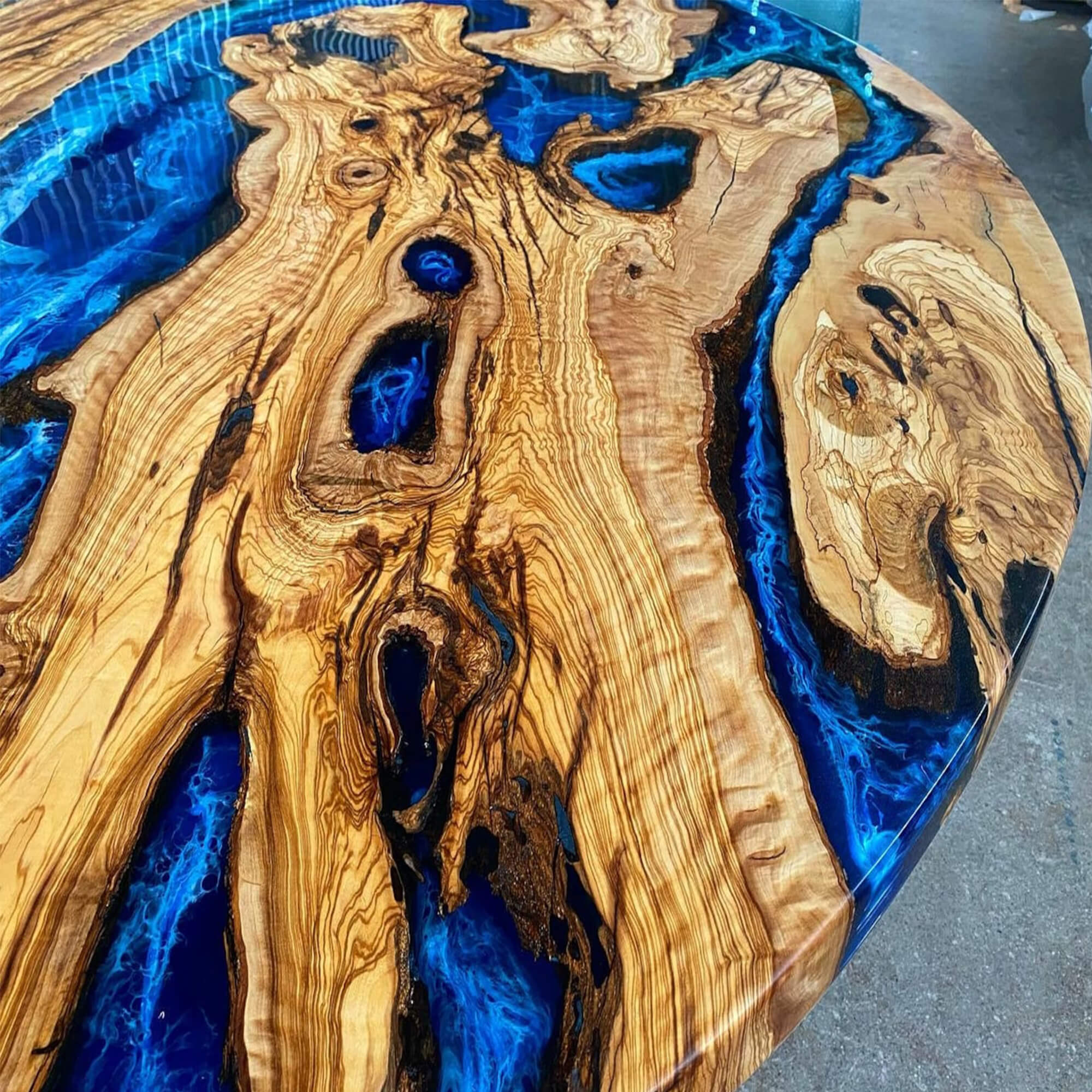 Custom Olive Epoxy Resin Round Coffee Table Blue Resin
