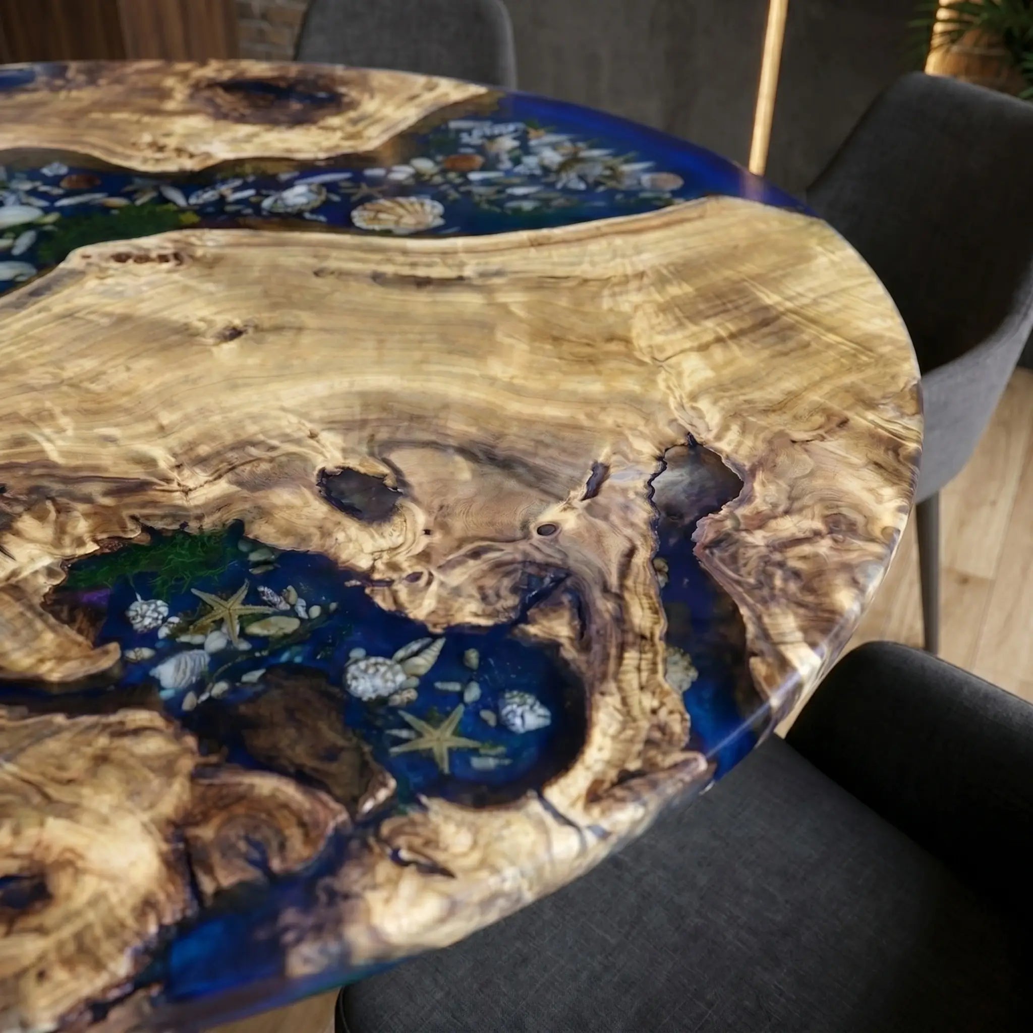 Custom Poplar Epoxy Resin Round Coffee Table Blue Resin