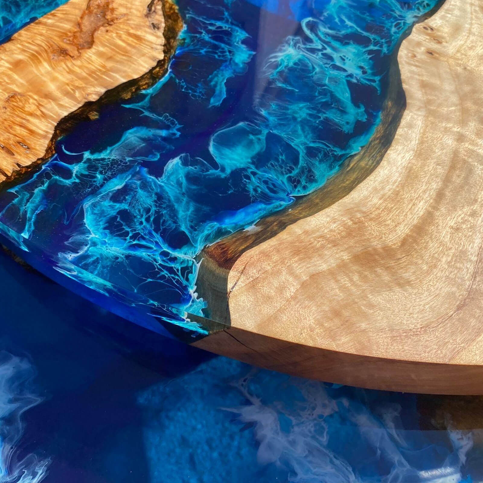 Custom Poplar Epoxy Resin Round Coffee Table Blue Resin