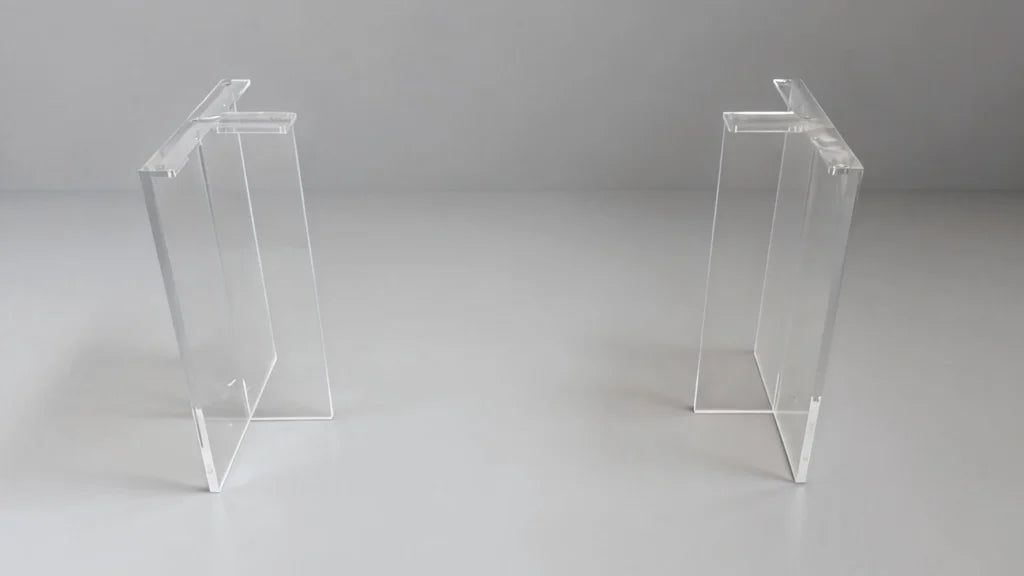 Acrylic wood table legs adjusted to the appropriate position